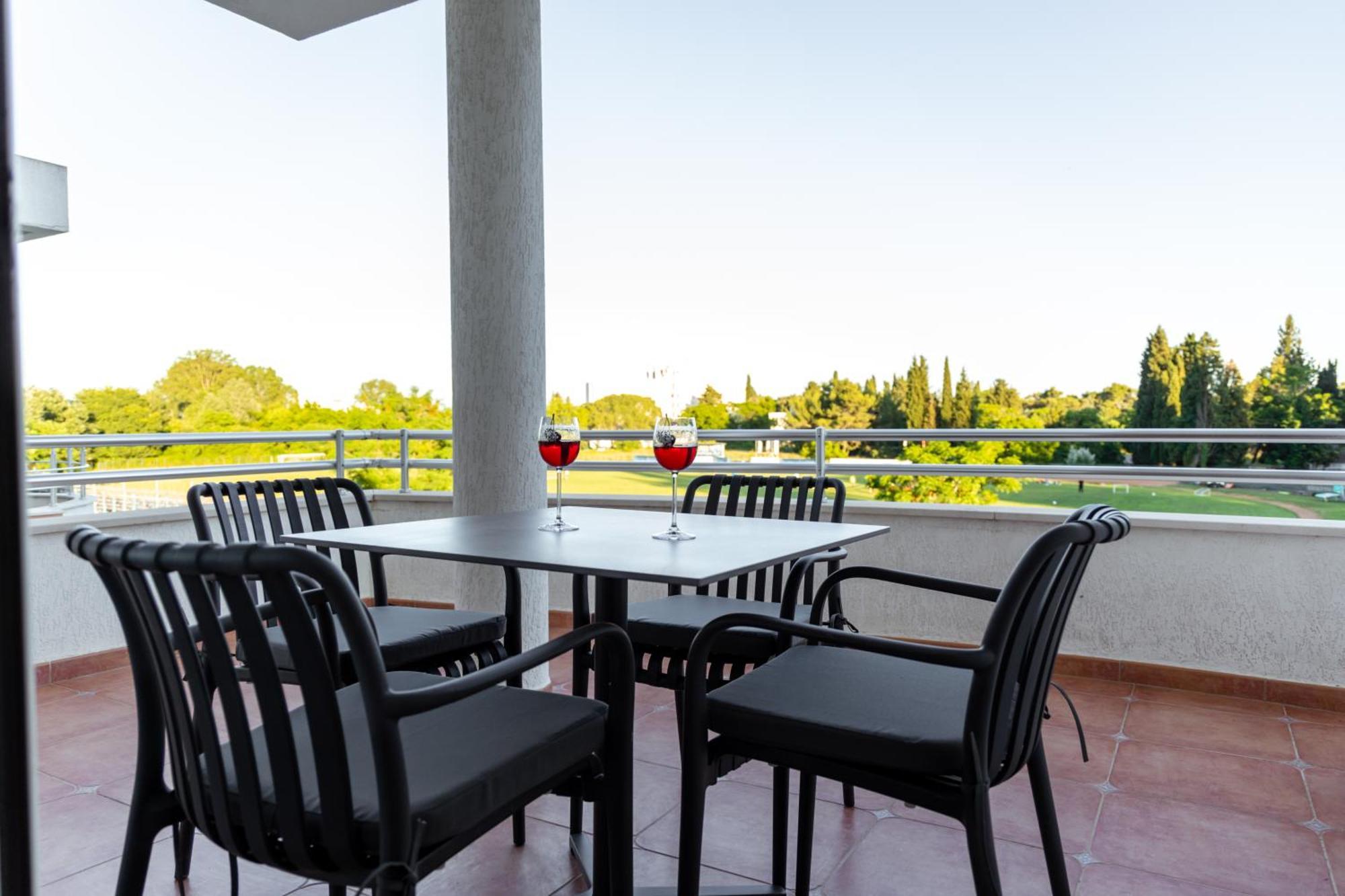 Apartments Gucci Ulcinj Bagian luar foto