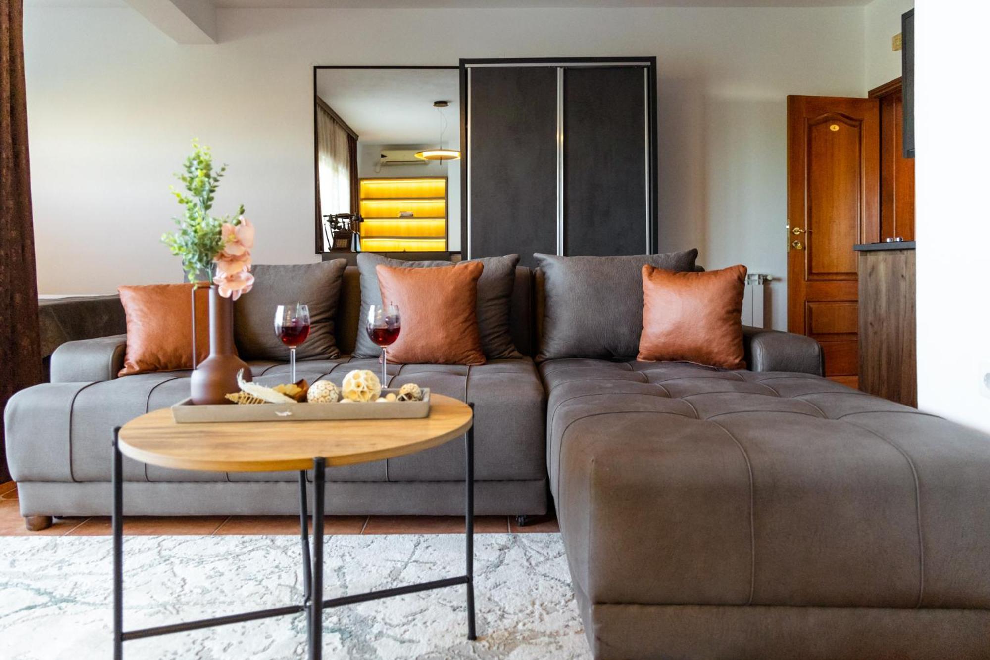 Apartments Gucci Ulcinj Bagian luar foto